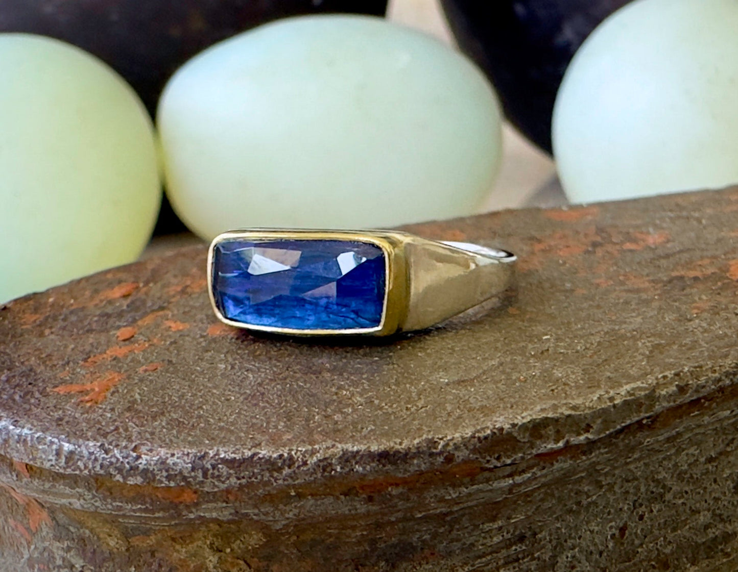 Royal Blue Kyanite Signet Ring With 18k Gold Setting - Bluecave Jewelry